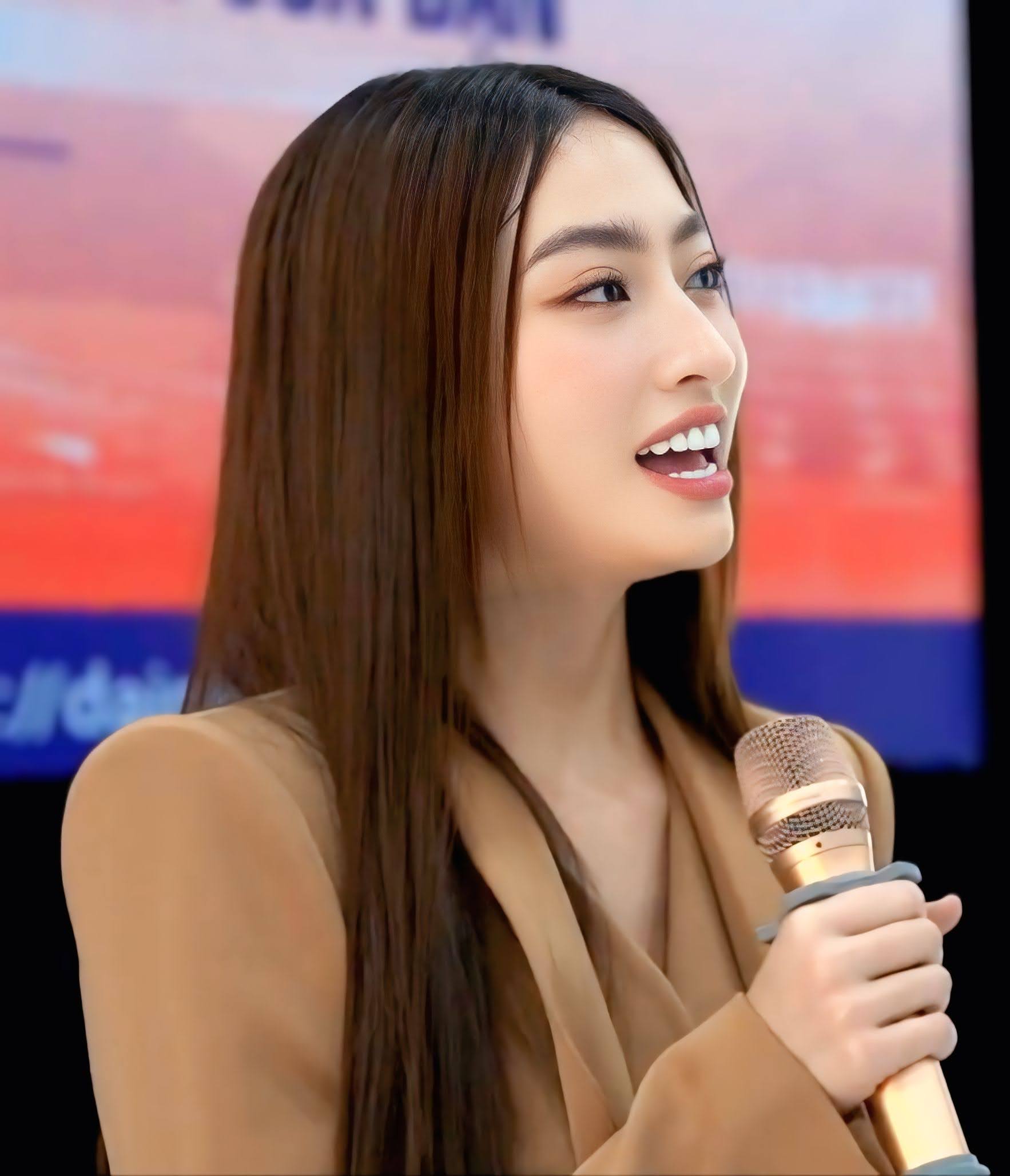 Hoa hậu Lương Thùy Linh