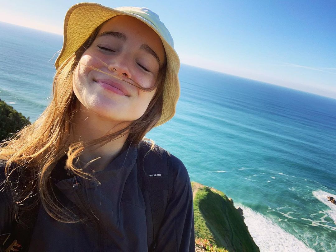 Alba Baptista và Chris Evans