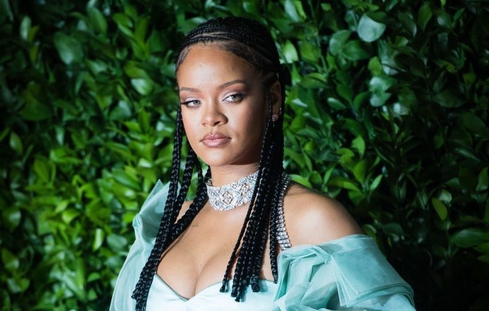 Rihanna trình diễn