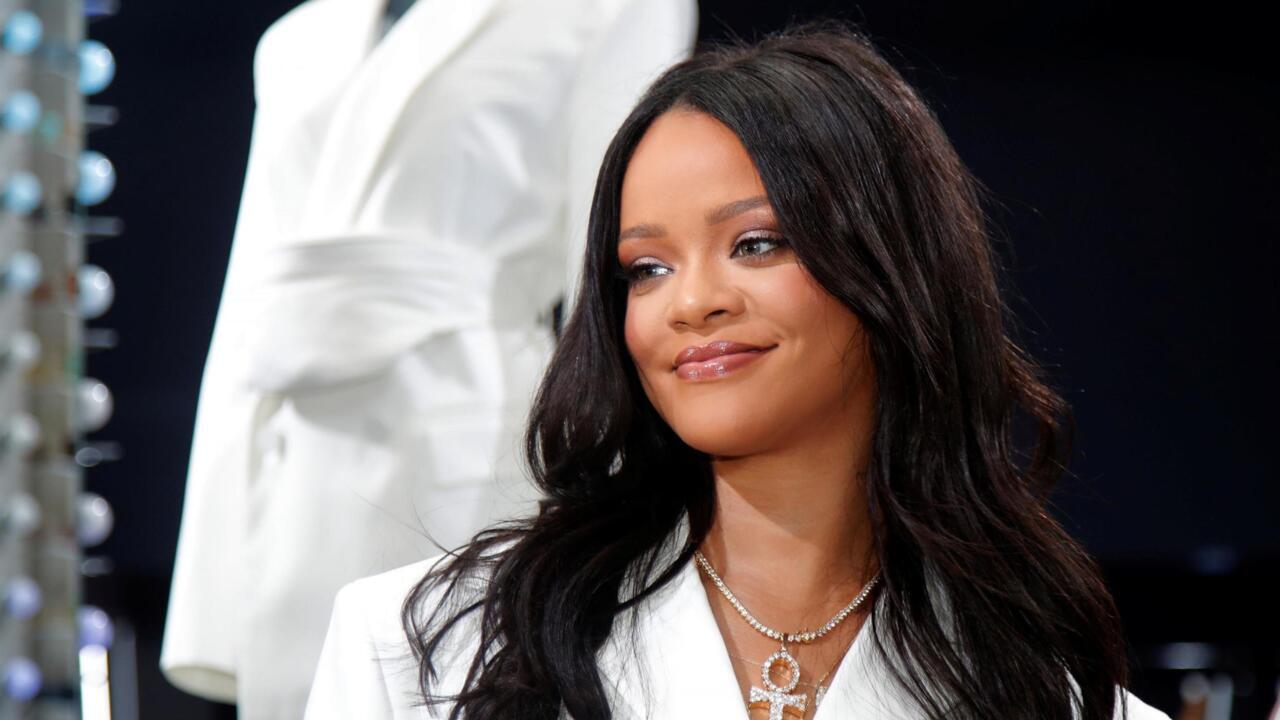 Rihanna biểu diễn