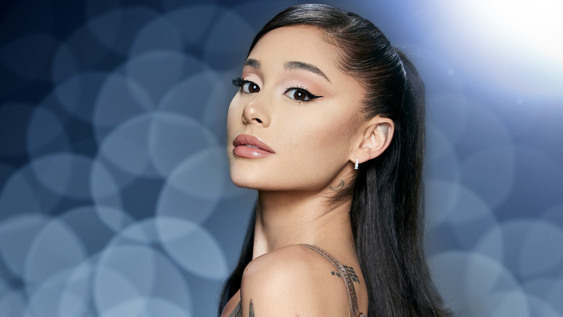 Ảnh minh họa Ariana Grande biểu diễn