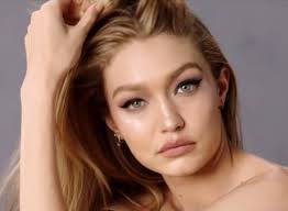 Ảnh Gigi Hadid tham gia hoạt động nhân đạo