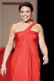 Rachael Ray với nạn nhân thiên tai