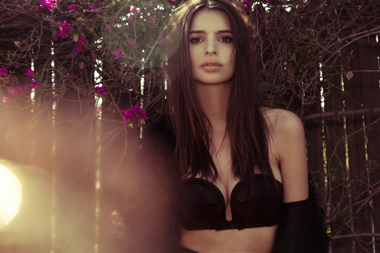 Ảnh minh họa Emily Ratajkowski