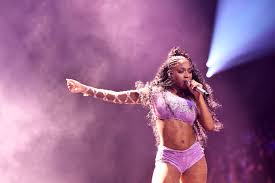 Normani biểu diễn